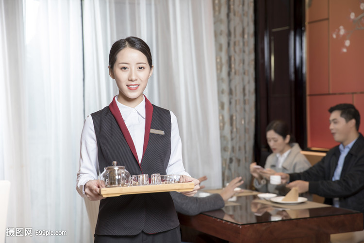 優(yōu)質(zhì)餐飲服務(wù)的細節(jié)之魂——酒店服務(wù)員倒茶禮儀